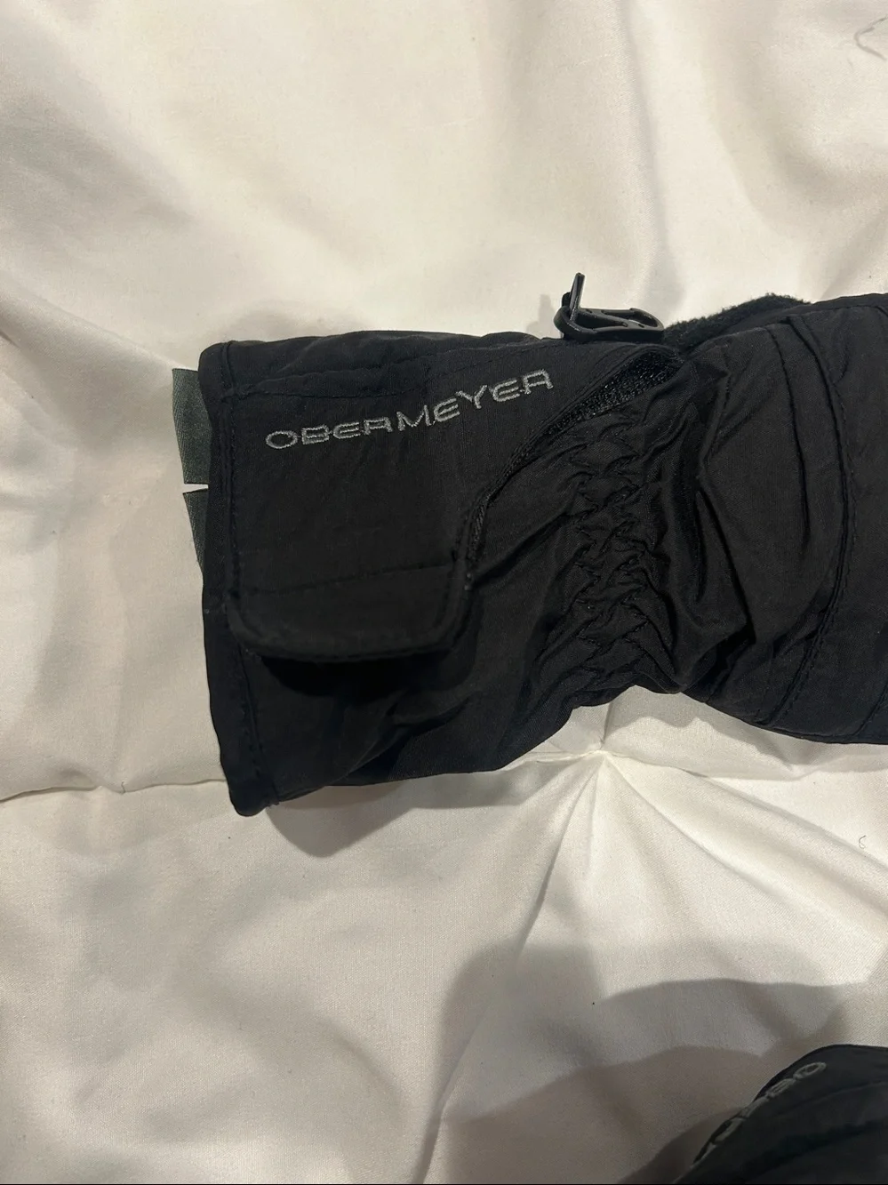 Kids Obermeyer Black Ski Gauntlet Gloves